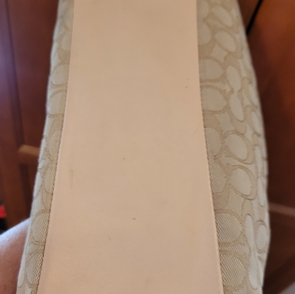 Pink Coach - Picture 3 of 6